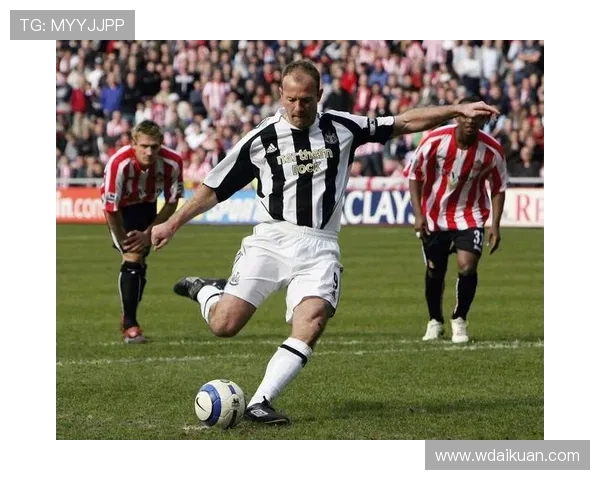 世界足坛大中锋足球明星盘点与他们的辉煌成就分析